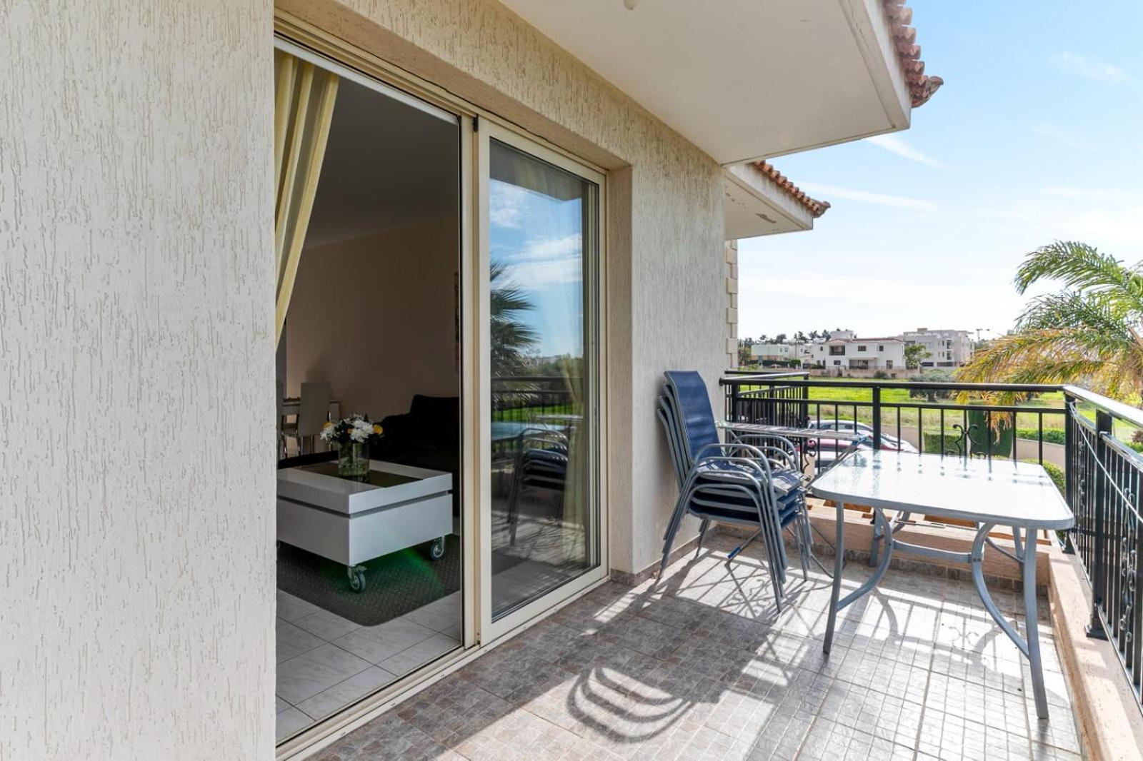 Sunny View - A Stunning Apartment With Private Rooftop Paphos Exterior foto