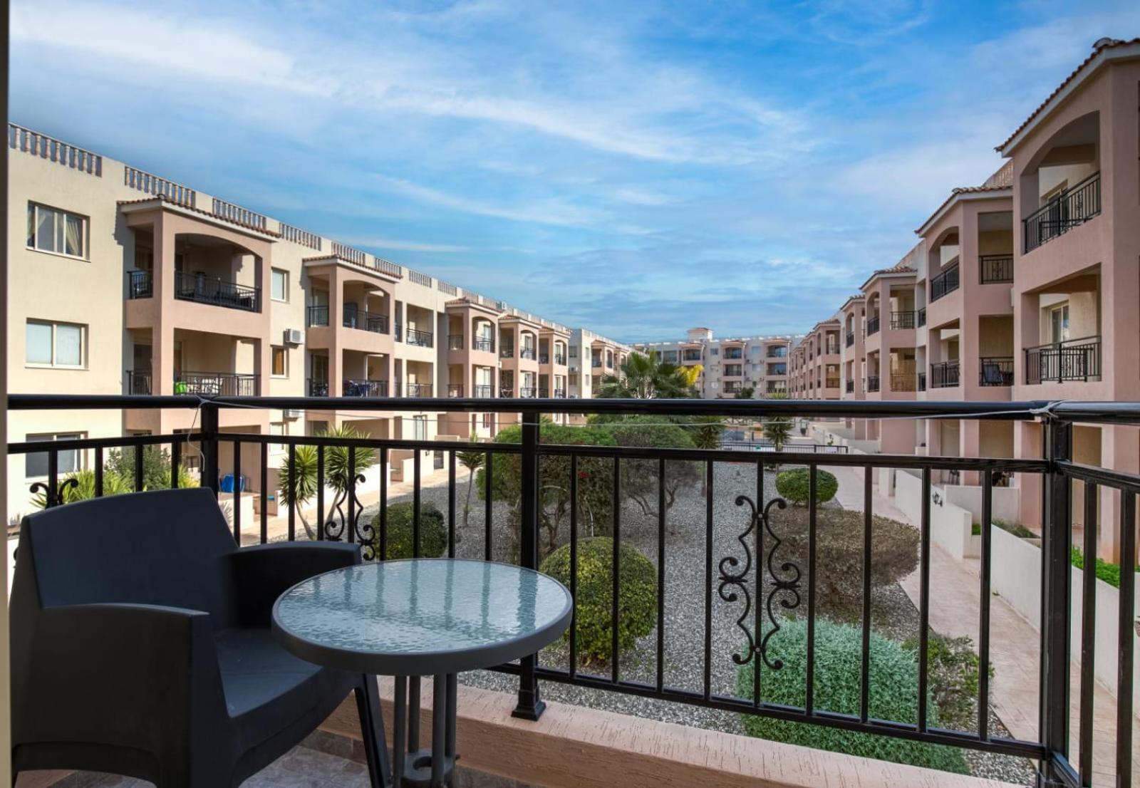 Sunny View - A Stunning Apartment With Private Rooftop Paphos Exterior foto