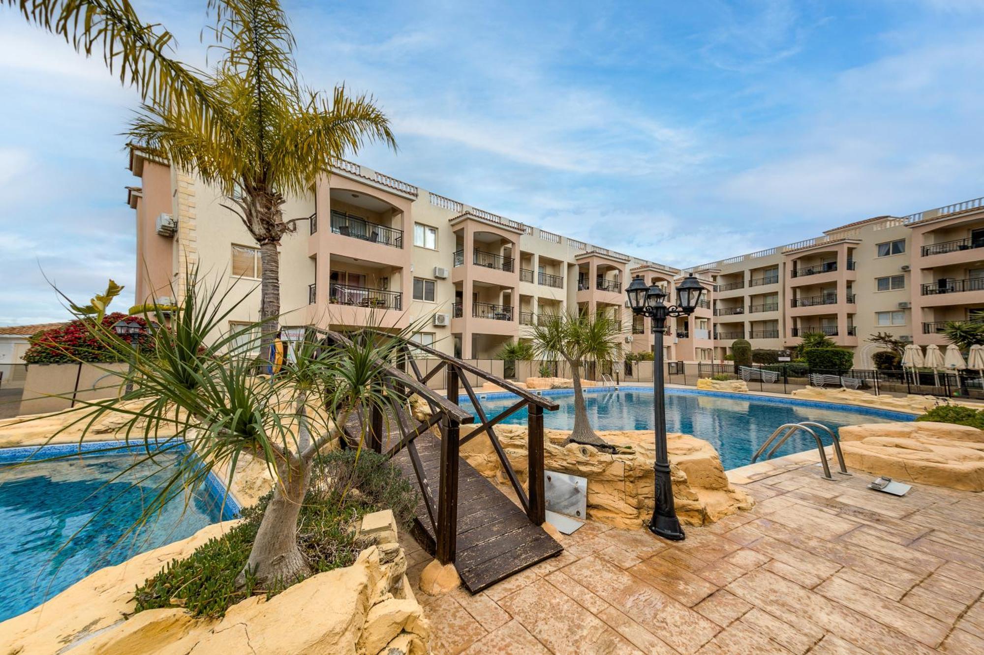 Sunny View - A Stunning Apartment With Private Rooftop Paphos Exterior foto
